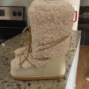 Cozy Cream Winter Boots